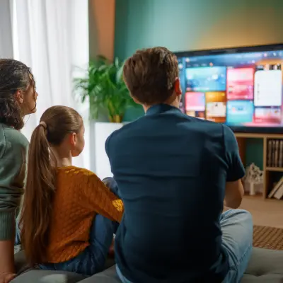 Interface moderna de teste IPTV mostrando canais em alta qualidade